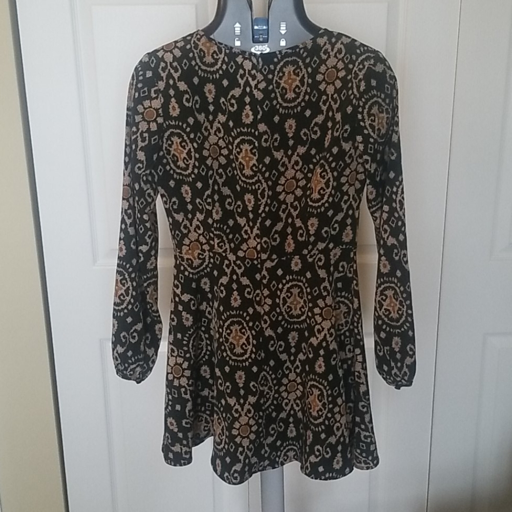 Forever 21 Green Long Sleeve Skater Dress - Picture 4 of 5